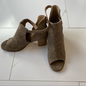 Taupe grey tan peep toe heels size 10